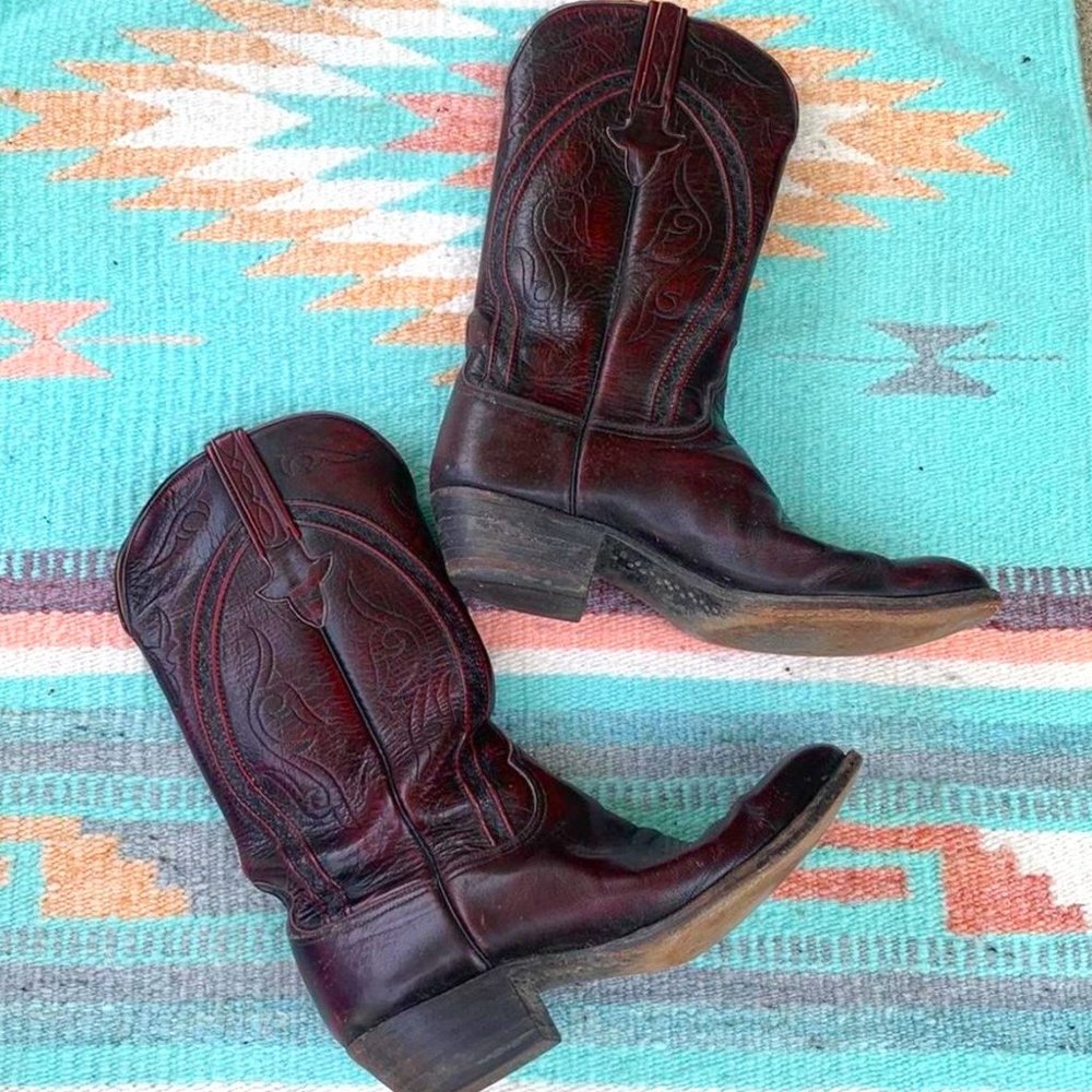 BLACK CHERRY BOOTS!! *Lucchese*